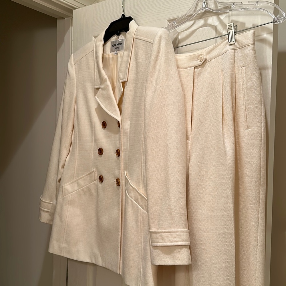 Pant suit